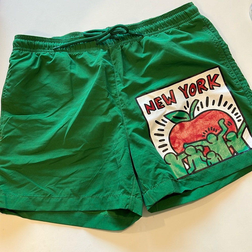 Keith Haring - ripple junction, small, green shorts